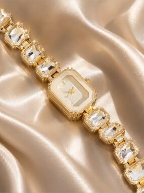 Elegant Gold Crystal Bracelet Watch | Sparkle Statement Women’s Watch